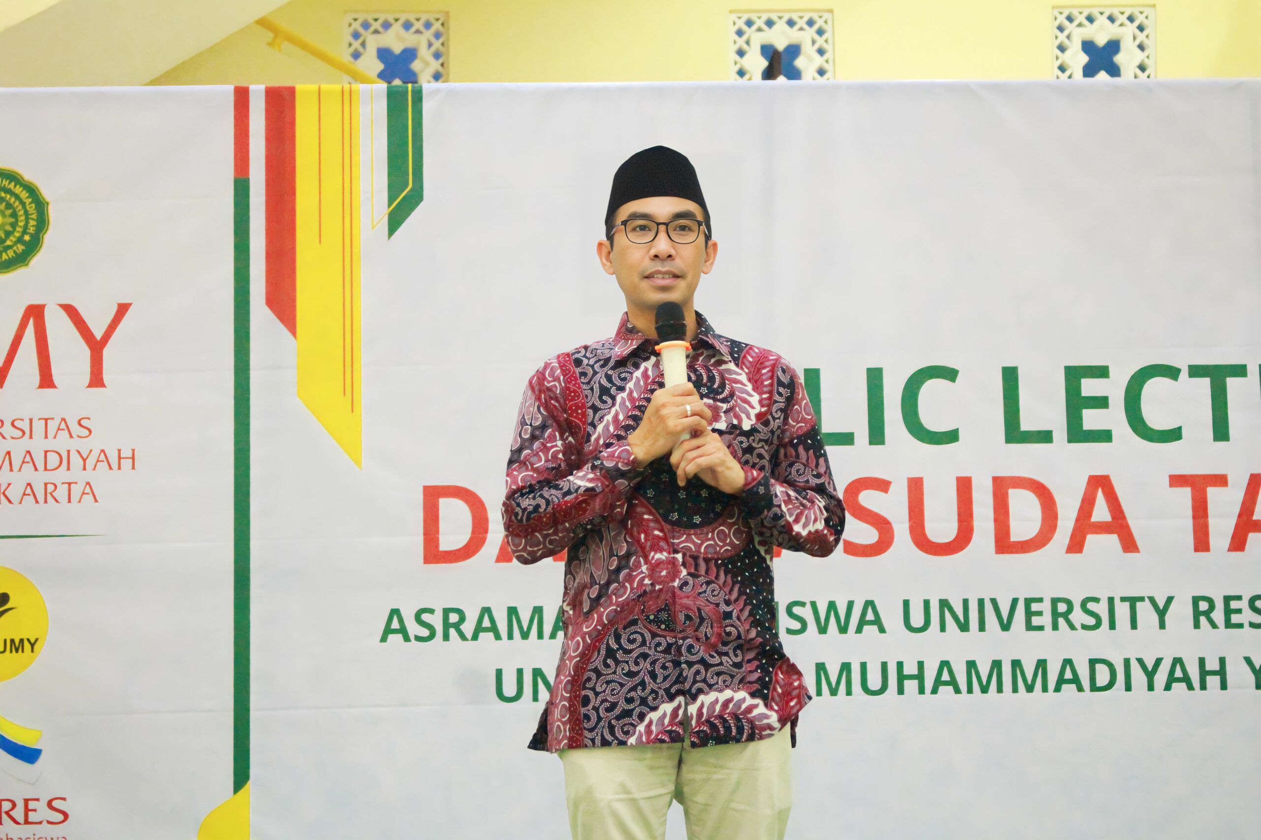 Sambutan Wakil Rektor Bidang Kemahasiswaan, Alumni dan AIK UMY, Bapak Faris Al-Fadhat, M.A., Ph.D